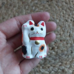 Rituálna figúrka Maneki Neko Calico – Veľa šťastia