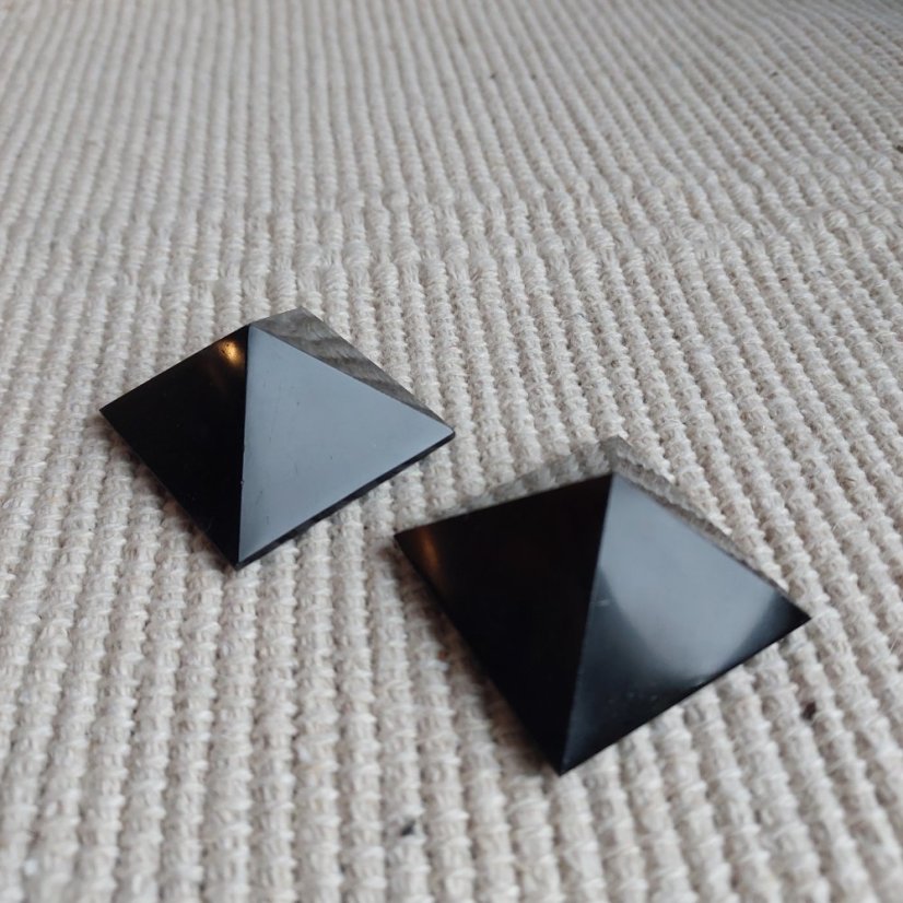 Pyramida Obsidián 4 cm
