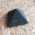 Šungitová pyramída 5x5 cm, neleštená