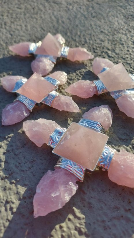 Generátor energie s růženínem šipky