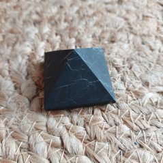 Šungitová pyramída 3x3 cm, neleštená