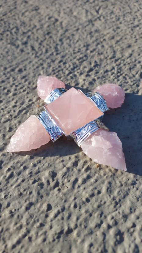 Generátor energie s růženínem šipky