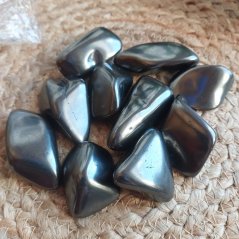 Šungit oblázek leštěný 3x5cm