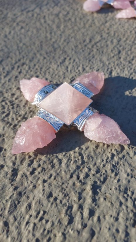 Generátor energie s růženínem šipky