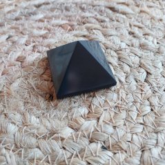 Šungitová pyramída 3x3 cm, leštená