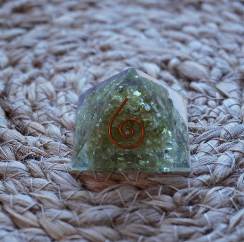 Pyramida Orgonit  Peridot (Olivín)