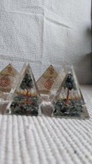 Orgonitová pyramída Smaragd Strom života 4 cm