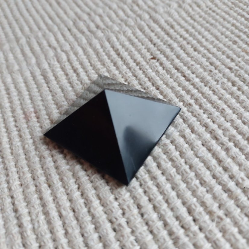 Pyramida Obsidián 4 cm