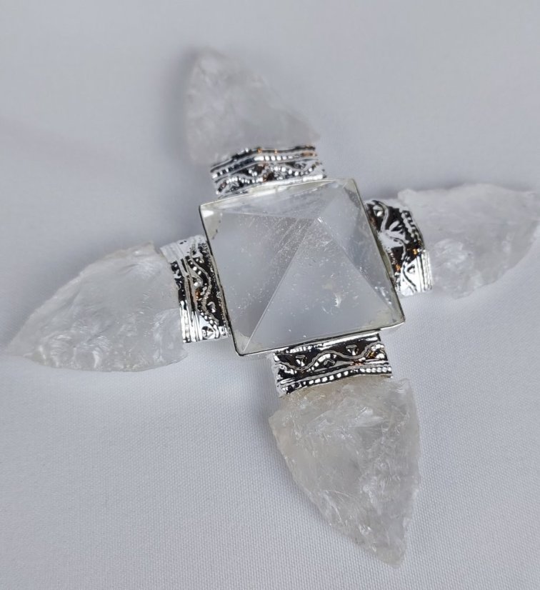 Generátor energie s krištáľem šípky