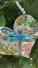 Keramický záves Srdce Vážky