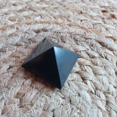 Šungit Pyramida 3x3 cm leštěná