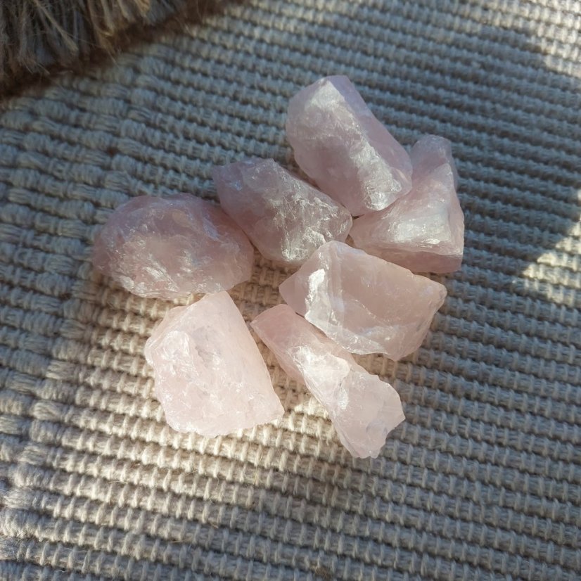 Surový ruženín 4 cm