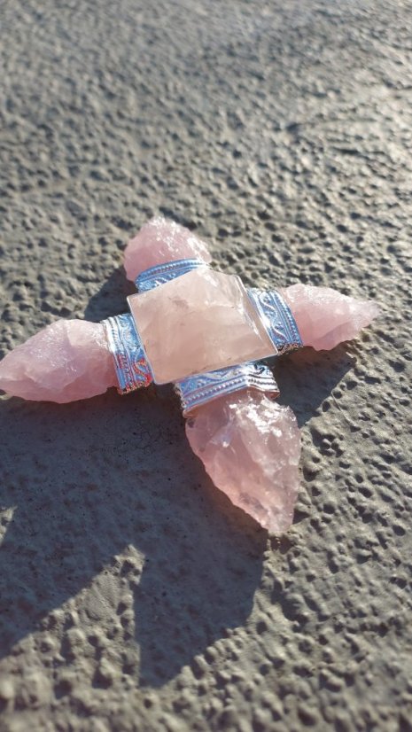 Generátor energie s růženínem šipky