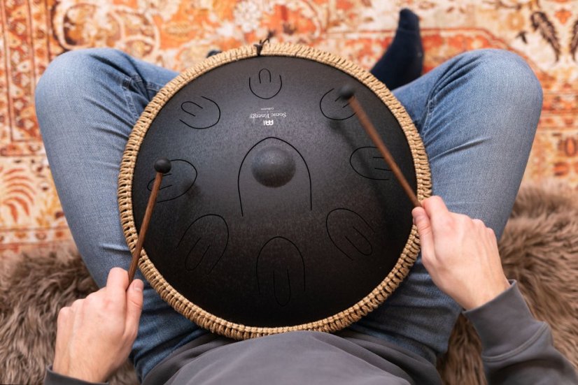 Kovový buben Octave Steel Tongue drum D kurd Sonic Energy černý