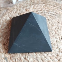 Šungitová pyramída 13x13 cm, neleštená