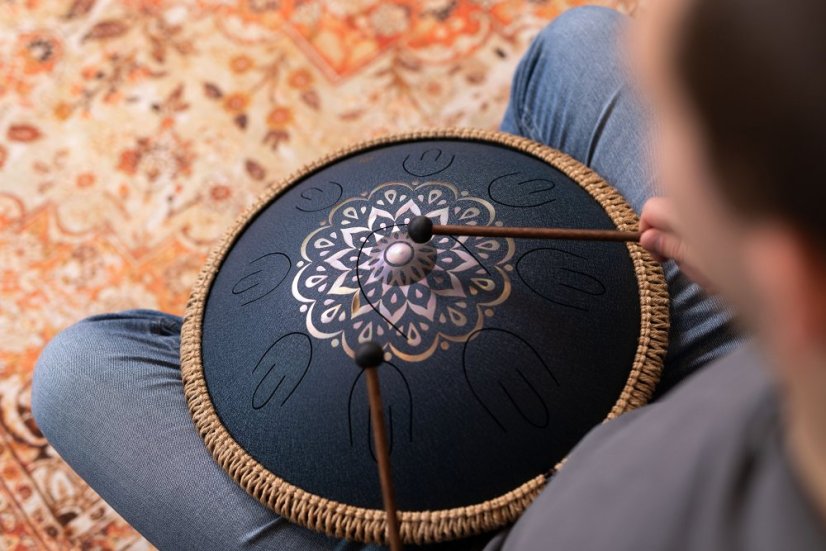 Kovový bubon Octave Steel Tongue drum Mandala D amara Sonic Energy