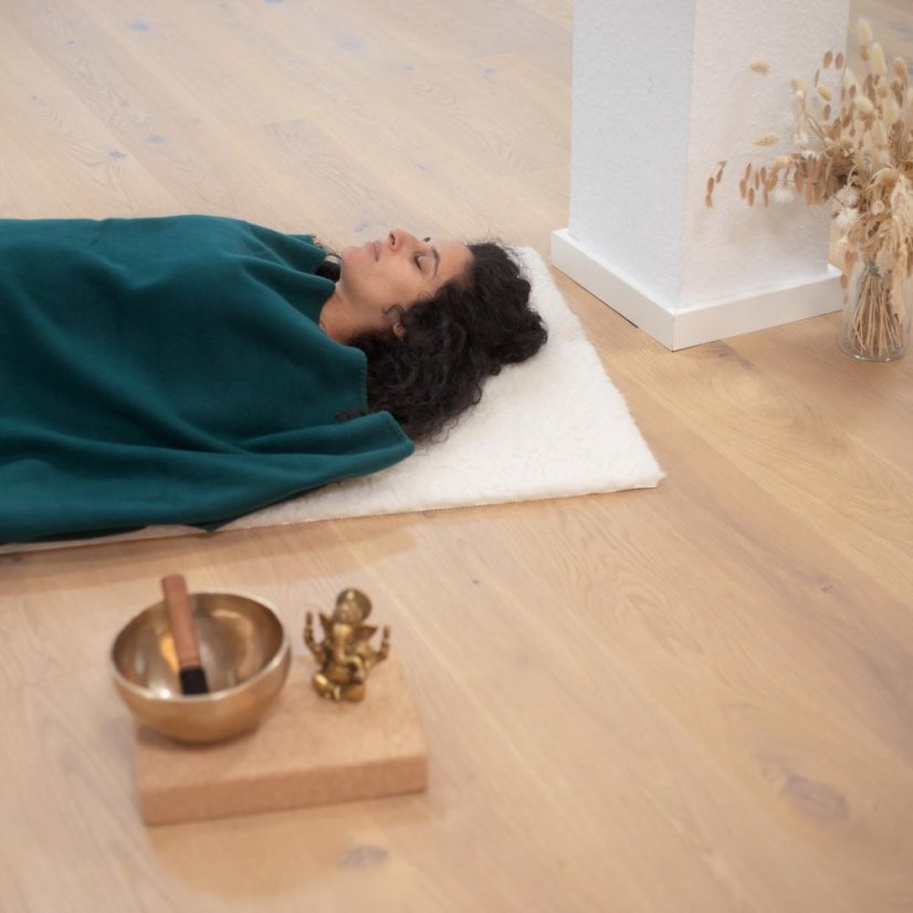 Jógová deka Asana Blanket s výšivkou LOTOS Tyrkysová