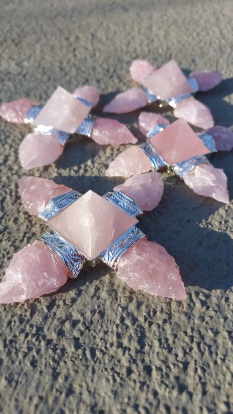 Generátor energie s růženínem šipky