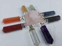 Generátor energie s pyramídou z ružového kremeňa