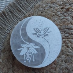 Selenitový podtácek 10 cm Yin-Yang