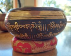 Tibetská zdobená mísa 590g Buddha