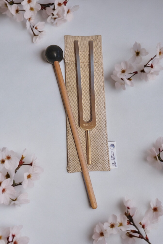 Terapeutická ladička 4.čakra Srdcová 136,10 Hz mosadz Zem Srdce