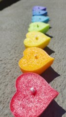 Sada čajových Čakrových svíček Plovoucí Srdíčka