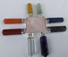 Generátor energie s pyramídou z ružového kremeňa