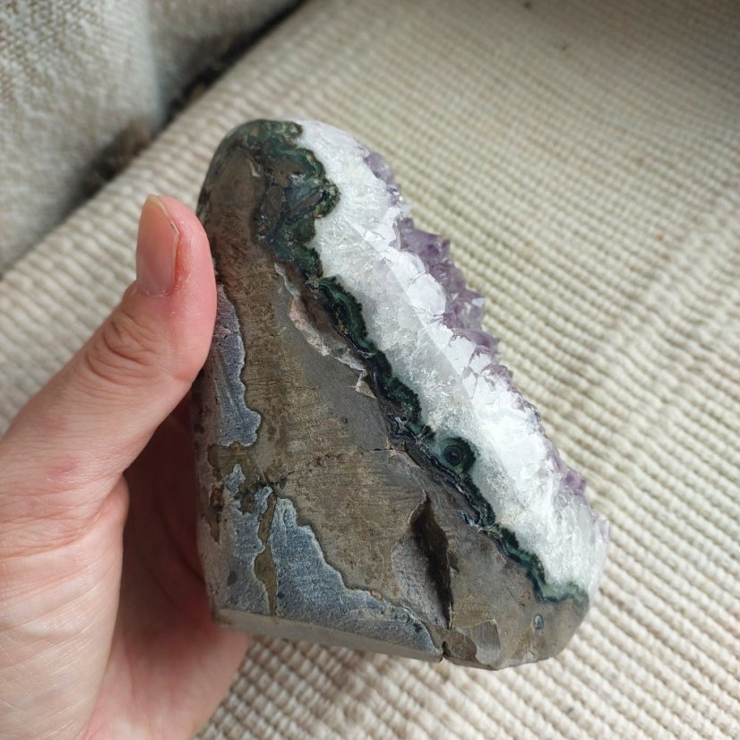 Geoda Ametyst s broušeným okrajem AA  1166 g