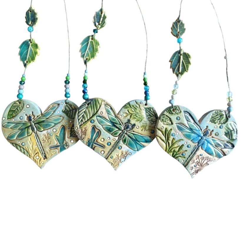 Keramický závěs Srdce Vážky